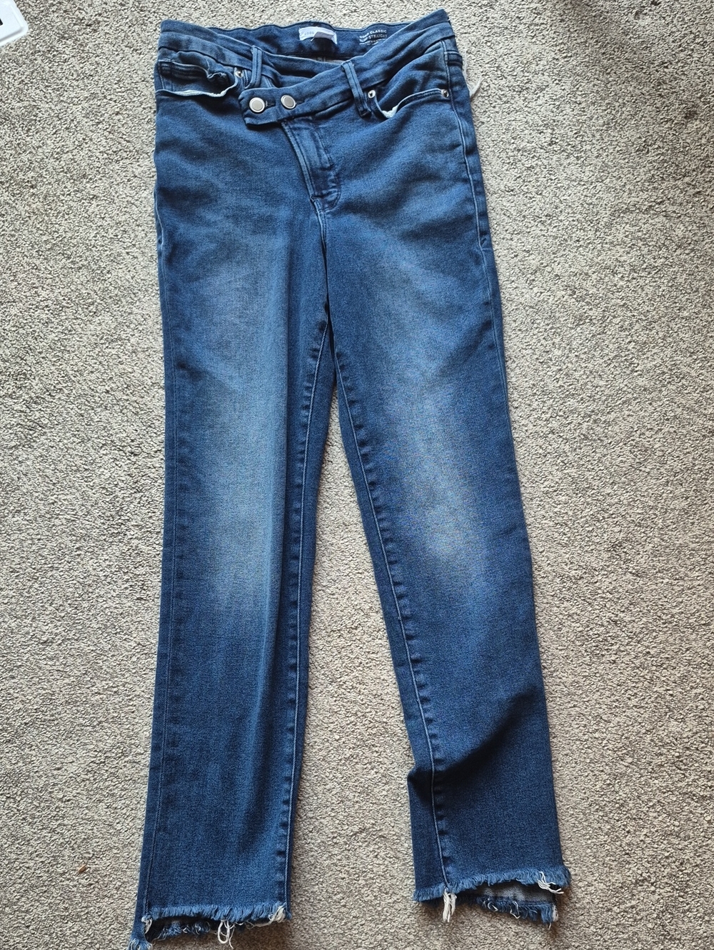 Good American Straight-Leg Jeans in Medium Blue with Raw Hem